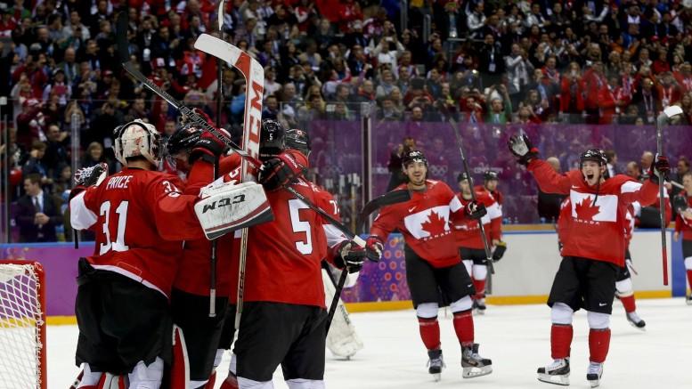 Team Canada celebrates its 3-0 win over Sweden in the men's gold medal ice hockey game at the 2014 Winter Olympics, Sunday, Feb. 23, 2014, in Sochi, Russia. (AP Photo/Julio Cortez) / TT / kod 436